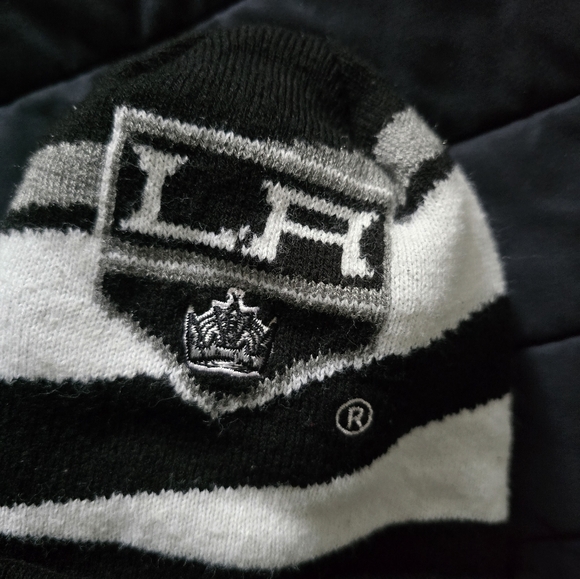 Los Angeles Kings Hockey Beanie - Picture 2 of 4